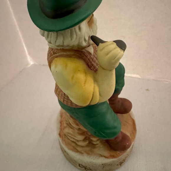 Vintage House of Lloyd Celtic "Patrick O' Santa" Figurine Music Box - Picture 6 of 14